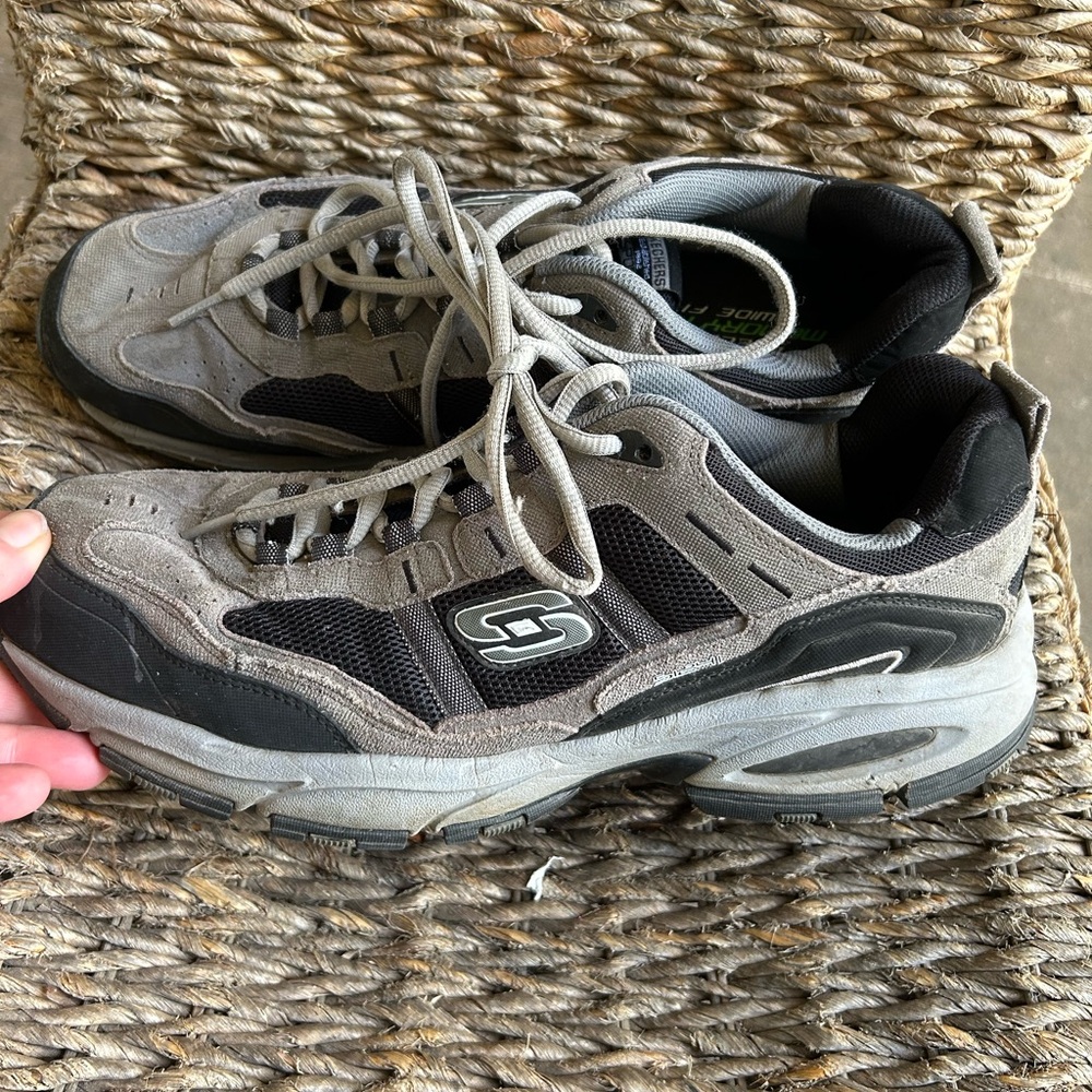 Skechers Men's Black and Gray Sneakers